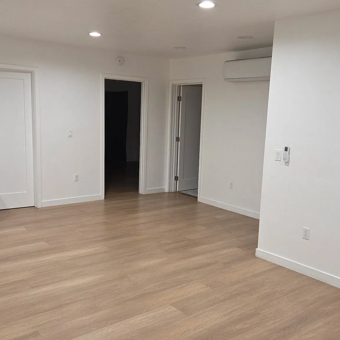 3 bed, 900 sqft, $2,600 — Photo 1