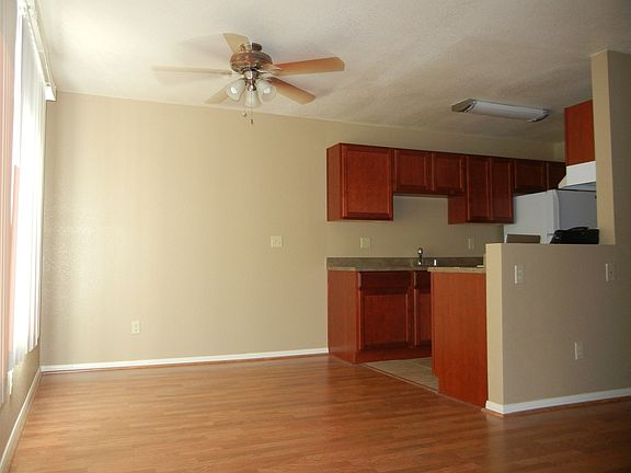 4th image of 1627 Pentecost Way Unit 5