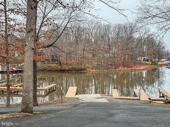 3rd image of 64 Hemlock Ln