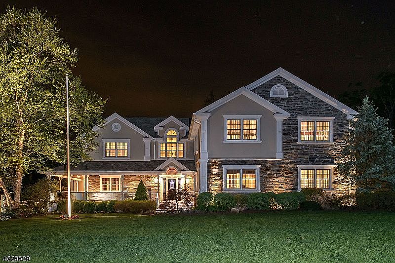 2nd image of 7 Pitcairn Dr