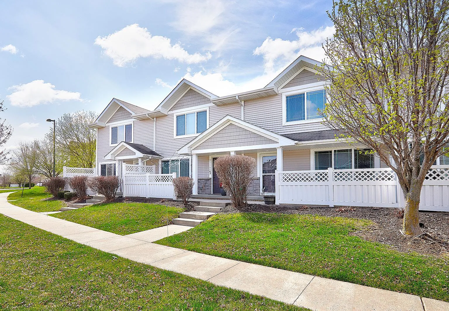 2 bed, 2.5 bath, 1310 sqft, $1,700 — Photo 3