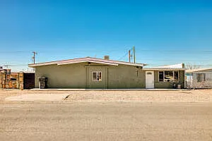 8613 Kingsway Dr — Photo 1