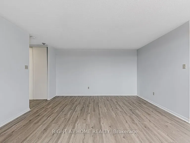 88 Alton Towers Cir #406 — Photo 16