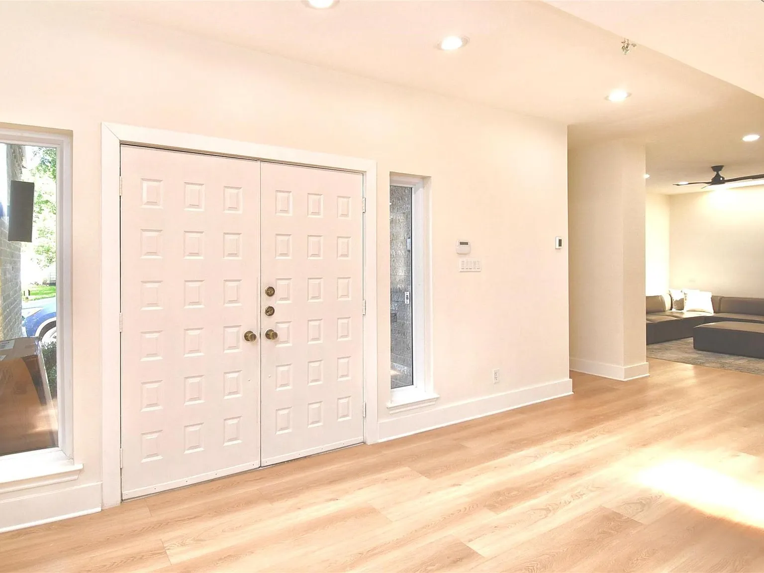 5 bed, 3.5 bath, 3140 sqft, $4,200 — Photo 2