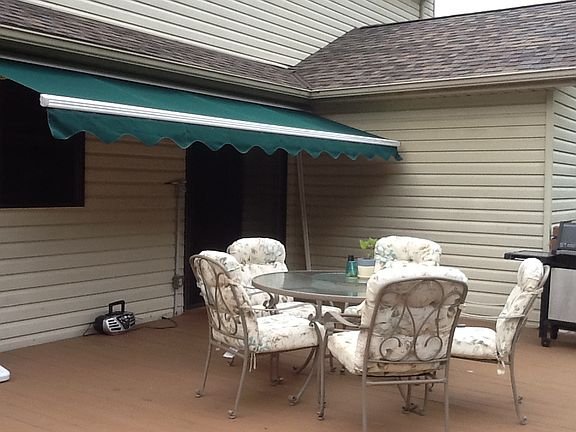 Motorized awning w/remote