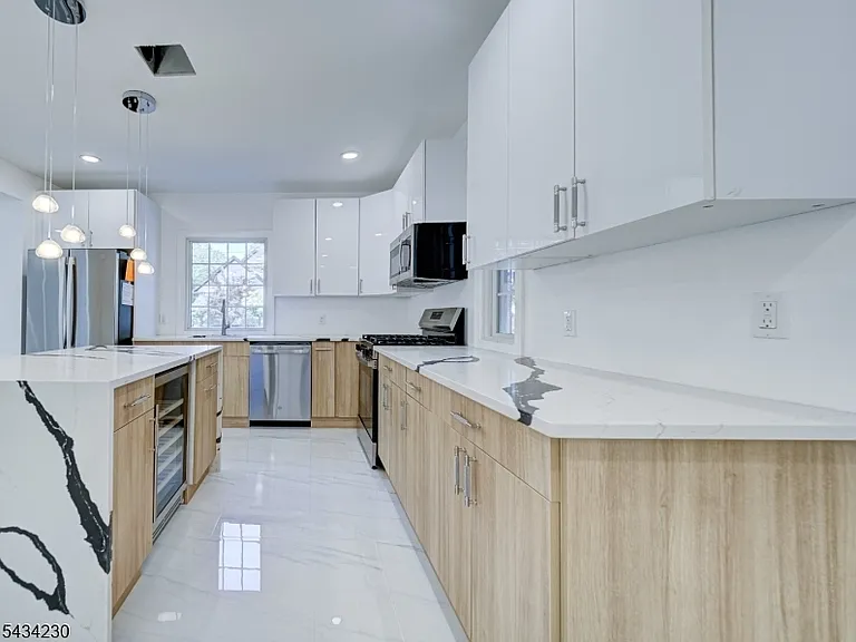 217 Heywood Ave — Photo 5