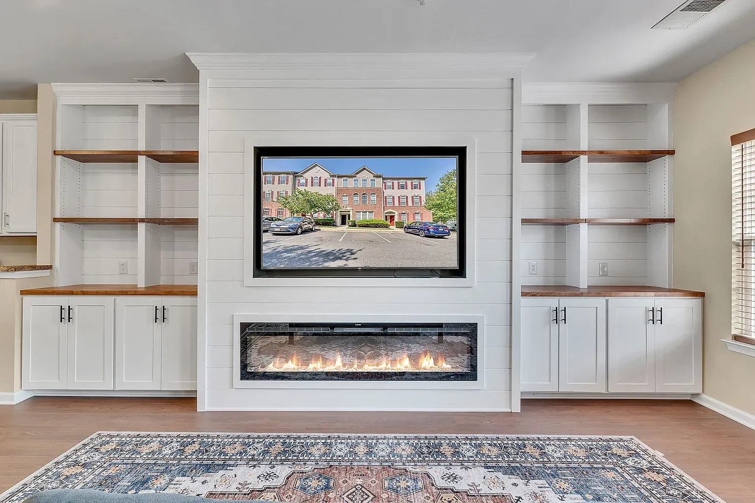 8051 Forest Ridge Dr — Photo 2