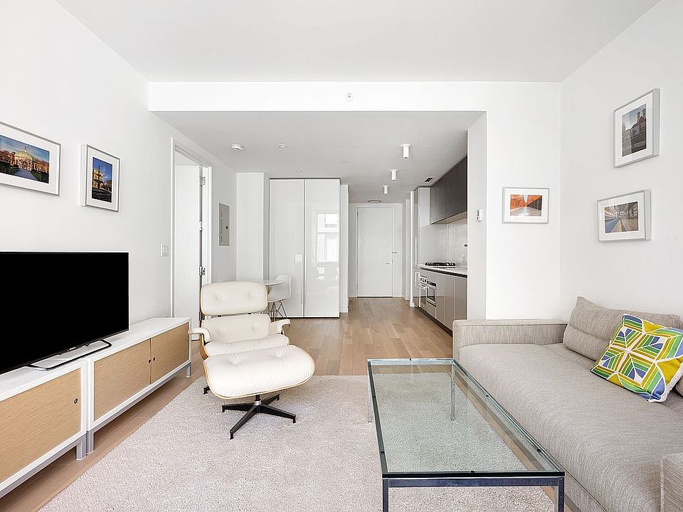 1st image of 545 W 48th St APT 404S