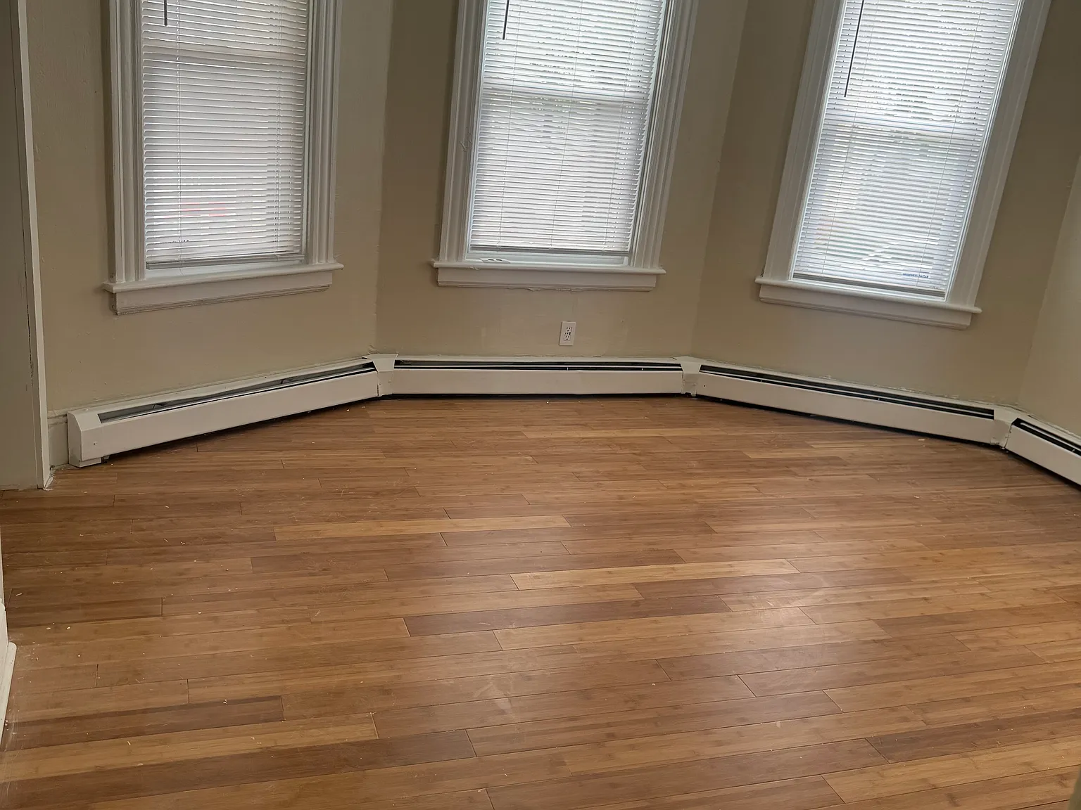 4 bed, 1200 sqft, $2,400 — Photo 3