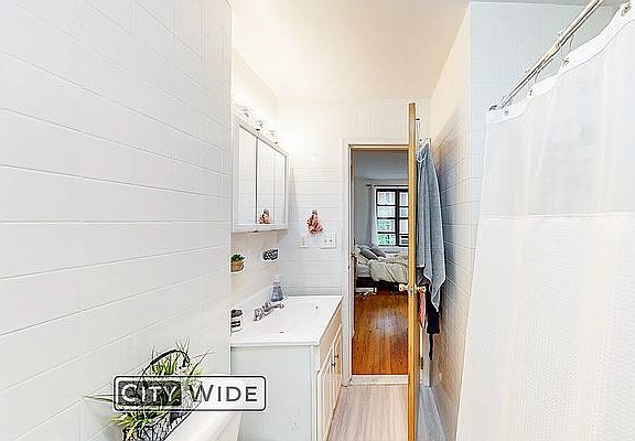 3rd image of 222 E 87th St APT 2D