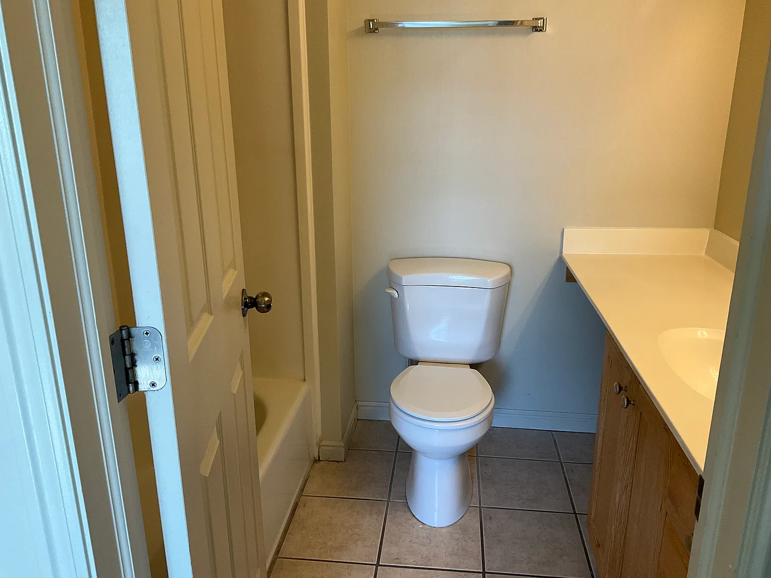 3 bed, 1.5 bath, 1300 sqft, $1,250 — Photo 2