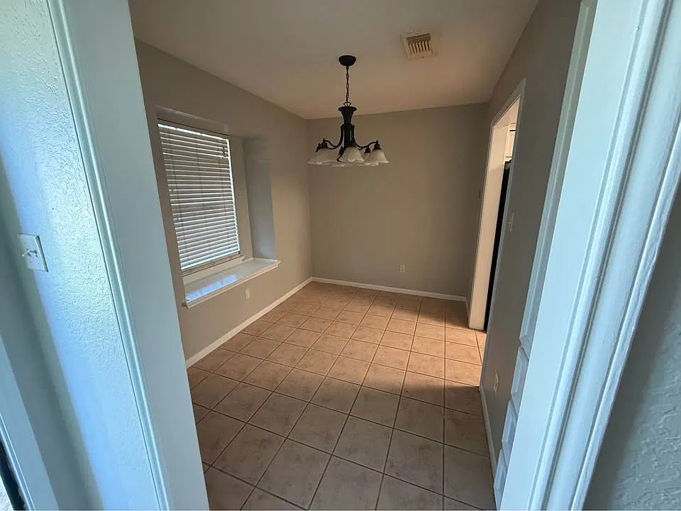 3 bed, 1388 sqft, $2,000 — Photo 3