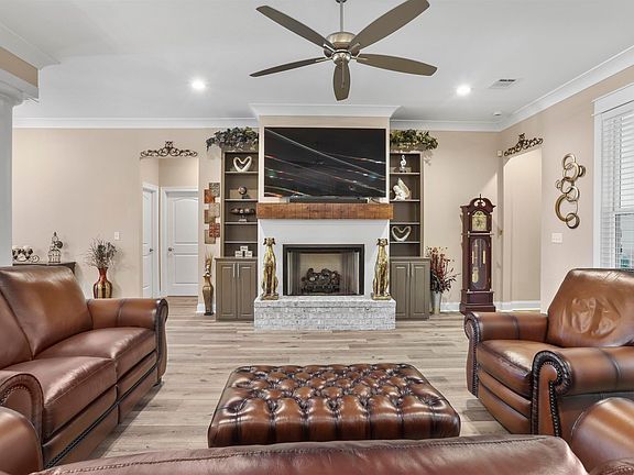 3rd image of 18054 Sunfield Dr