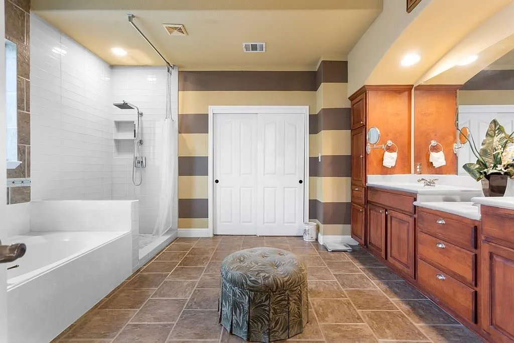 4 bed, 4183 sqft, $3,350 — Photo 3