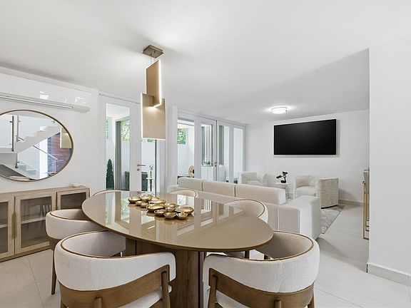 2nd image of 33 Zuania