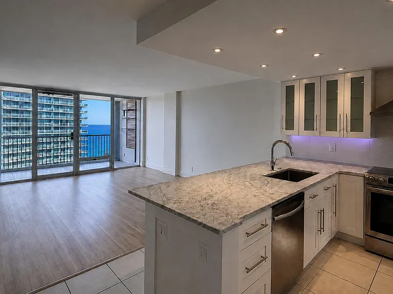 2200 NE 33rd Ave #17C — Photo 3