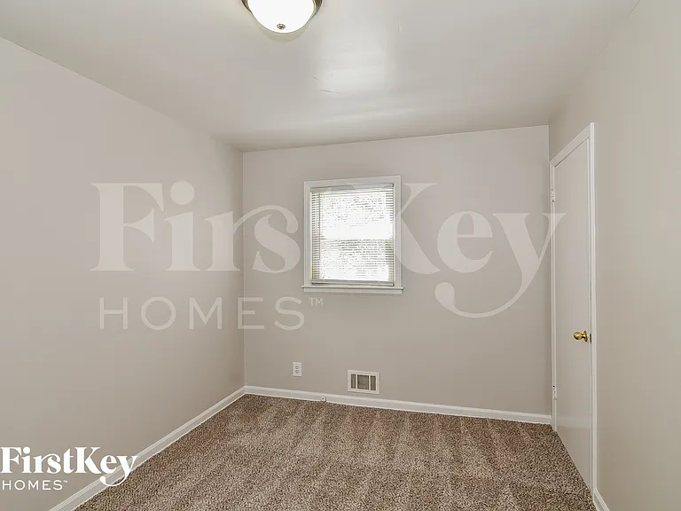 307 NE Arlington Cir — Photo 11