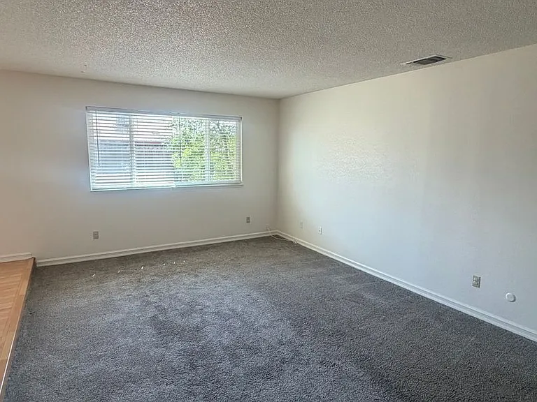 2103 Beechwood Ct — Photo 10