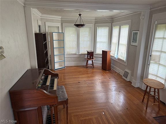 4th image of 254 N Highland Ave