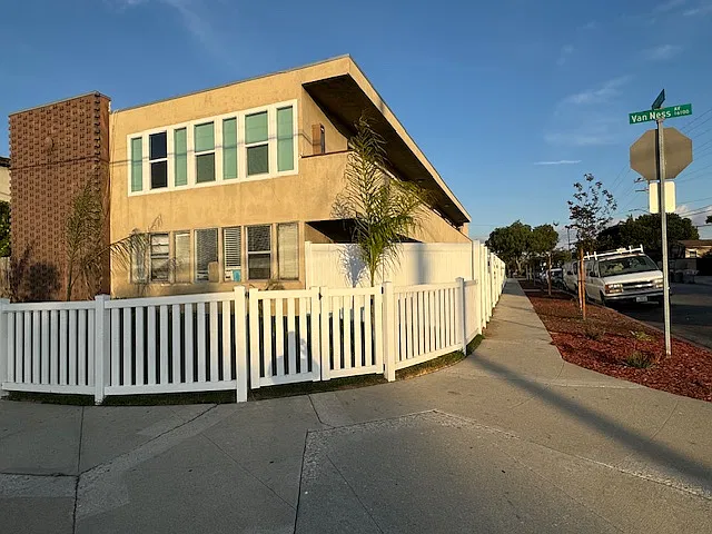 2 bed, 1025 sqft, $2,750 — Photo 1