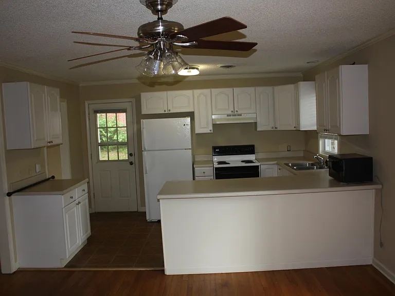 2207 Scott St — Photo 5