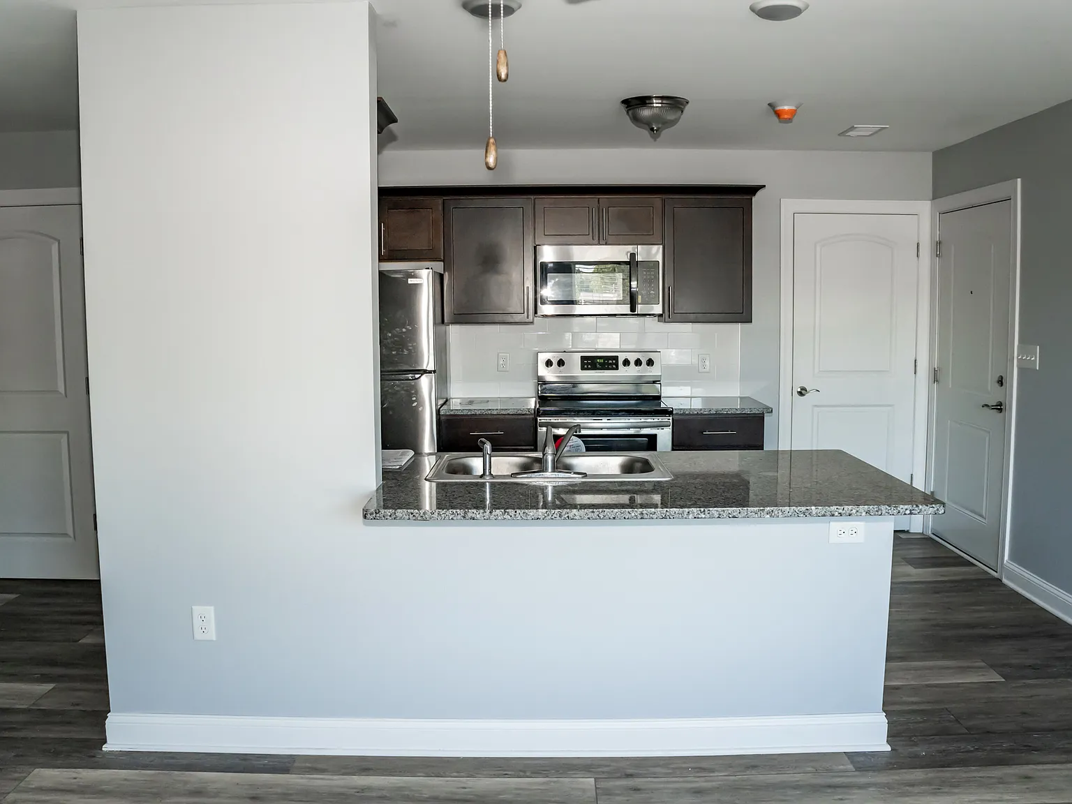 1 bed, 900 sqft, $1,595 — Photo 3