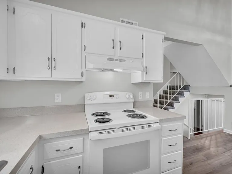 10002 W 86th St — Photo 11