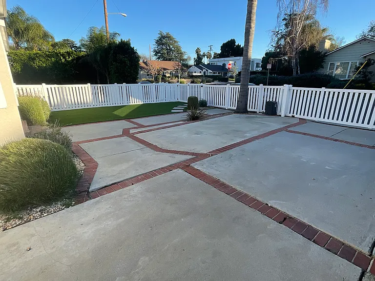 15233 Camarillo St — Photo 23