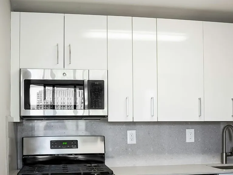 520 2nd Ave #2E — Photo 3