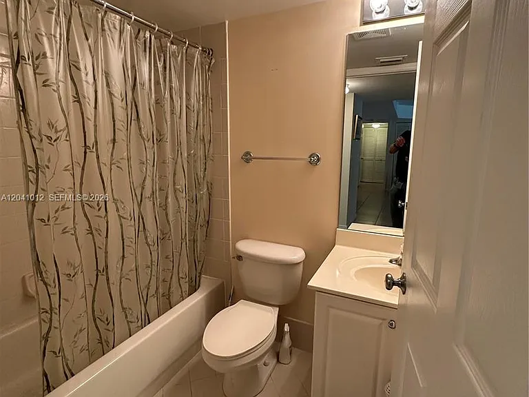 619 E Sheridan St #105 — Photo 14