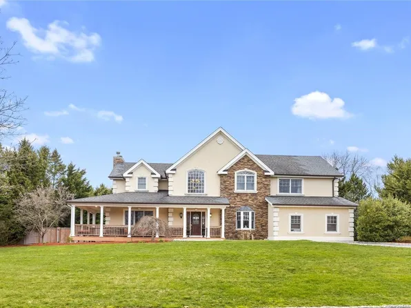 17 Timber Ridge Drive, Huntington, NY 11743