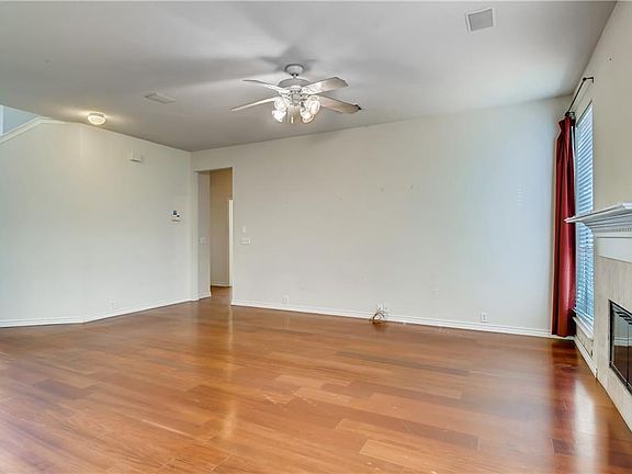 3rd image of 1609 Shady Creek Trl