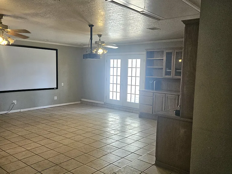 2402 Emerson Ct — Photo 19