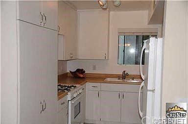 3rd image of 22125 Burbank Blvd Unit 6