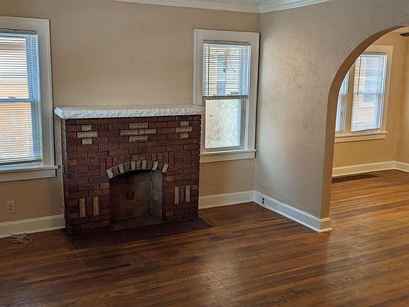 3rd image of 5223 Euclid Ave