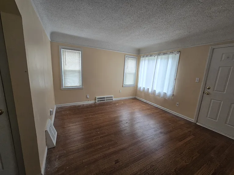 21227 Panama St — Photo 17
