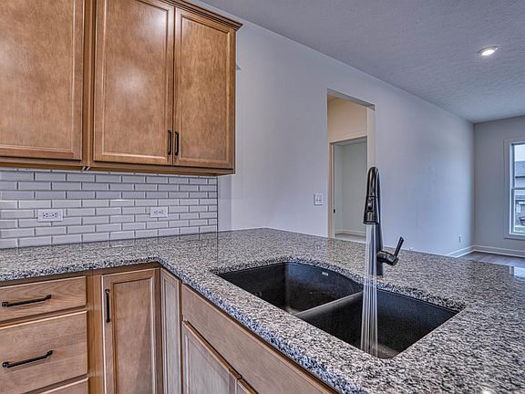 5th image of 3021 Tipperary Dr