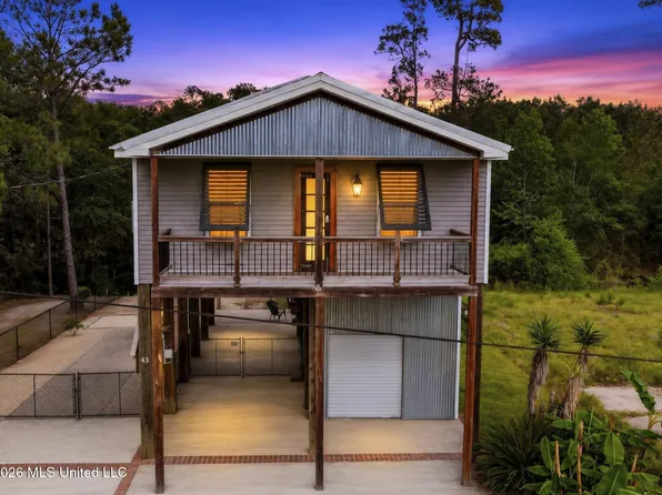 43 Fiber St, Bay Saint Louis, MS 39520