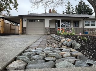 1107 NE A St, Grants Pass, OR 97526