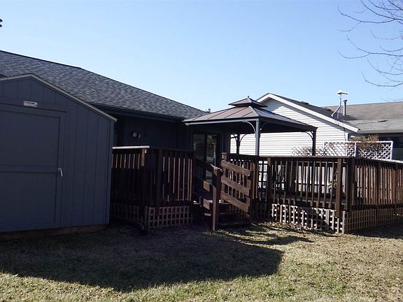 3rd image of 5876 Gables Dr