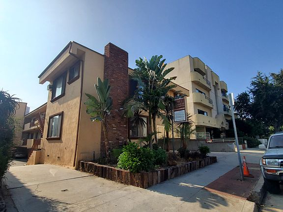 4th image of 1745 Colby Ave #11