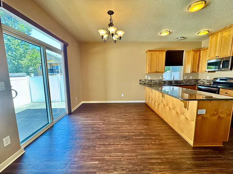 2401 NE 114th Ct — Photo 7