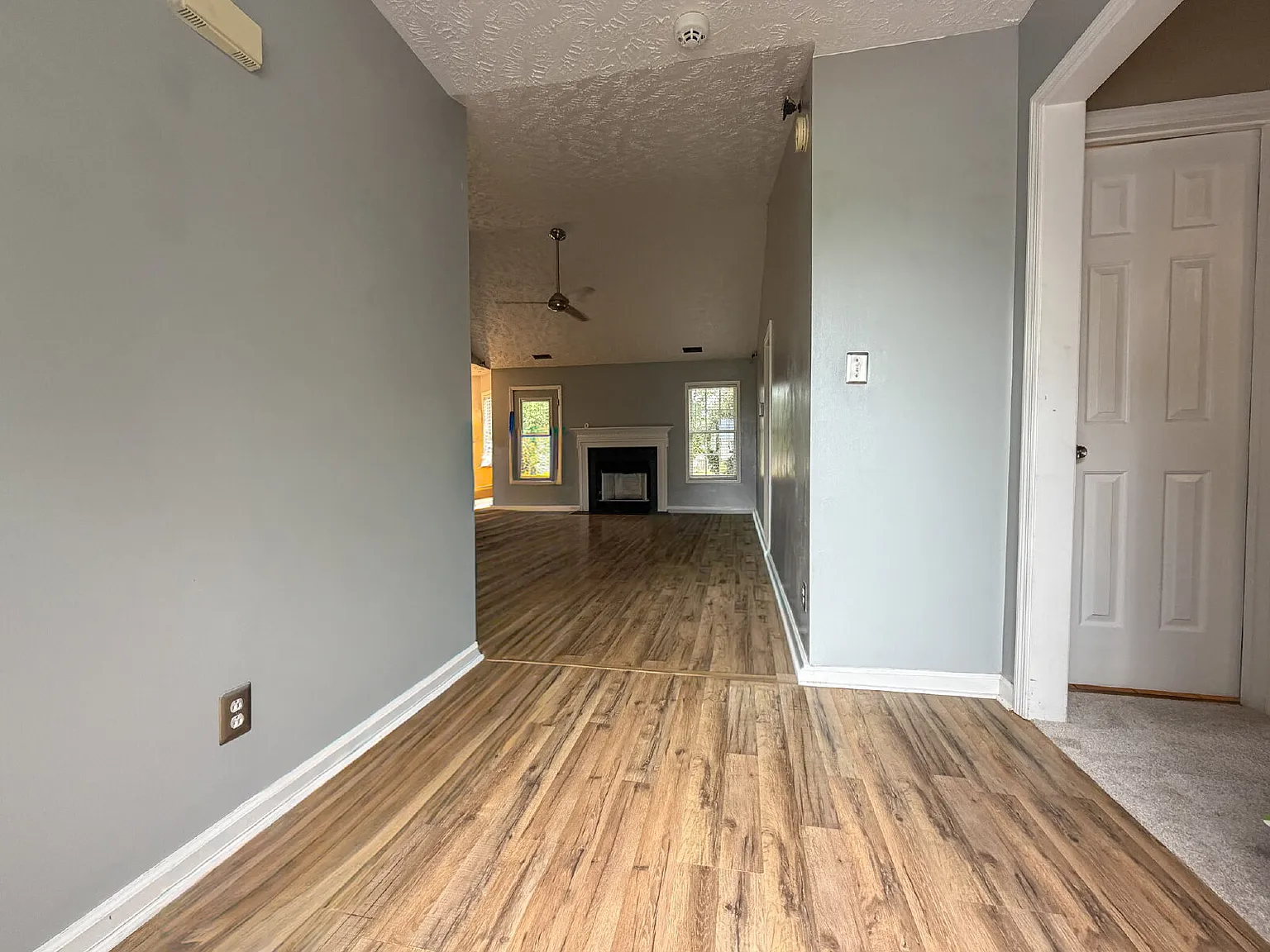 3 bed, 2.0 bath, 1200 sqft, $1,650 — Photo 2