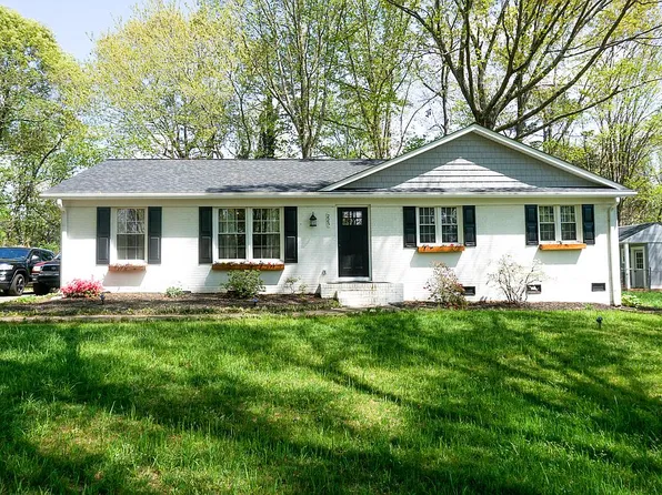 225 Summerglen Dr, Lewisville, NC 27023