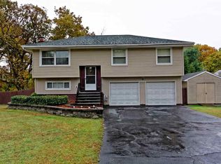 2 Colleen Dr, Loudonville, NY 12211