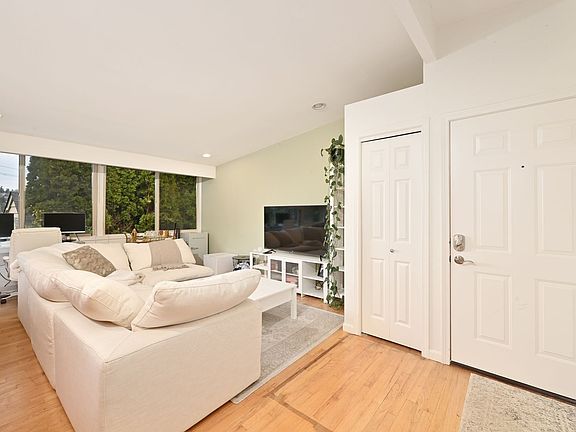 5th image of 3015 Queen Anne Ave N #6