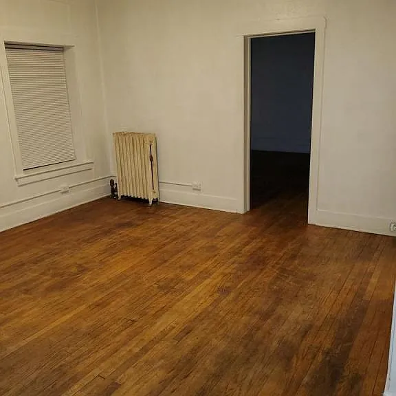 11 1/2 N Van Buren Ave #302 — Photo 1