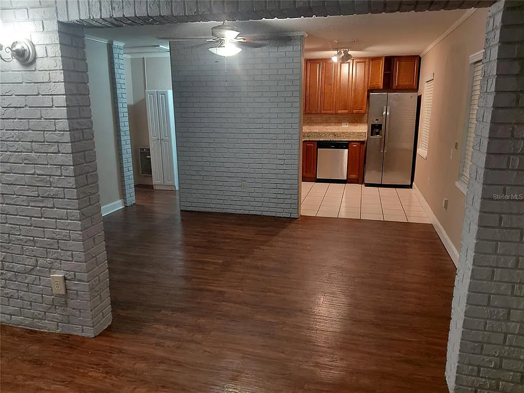 4 bed, 2.0 bath, 1800 sqft, $2,150 — Photo 2