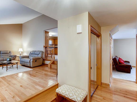 4th image of 9001 Willow Ln