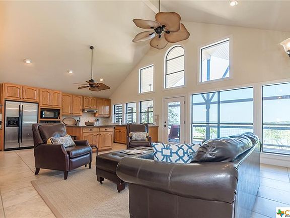 4th image of 2219 Lakeview Dr